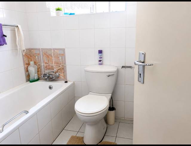 2 BEDROOM FLAT FOR SALE IN REWLATCH
